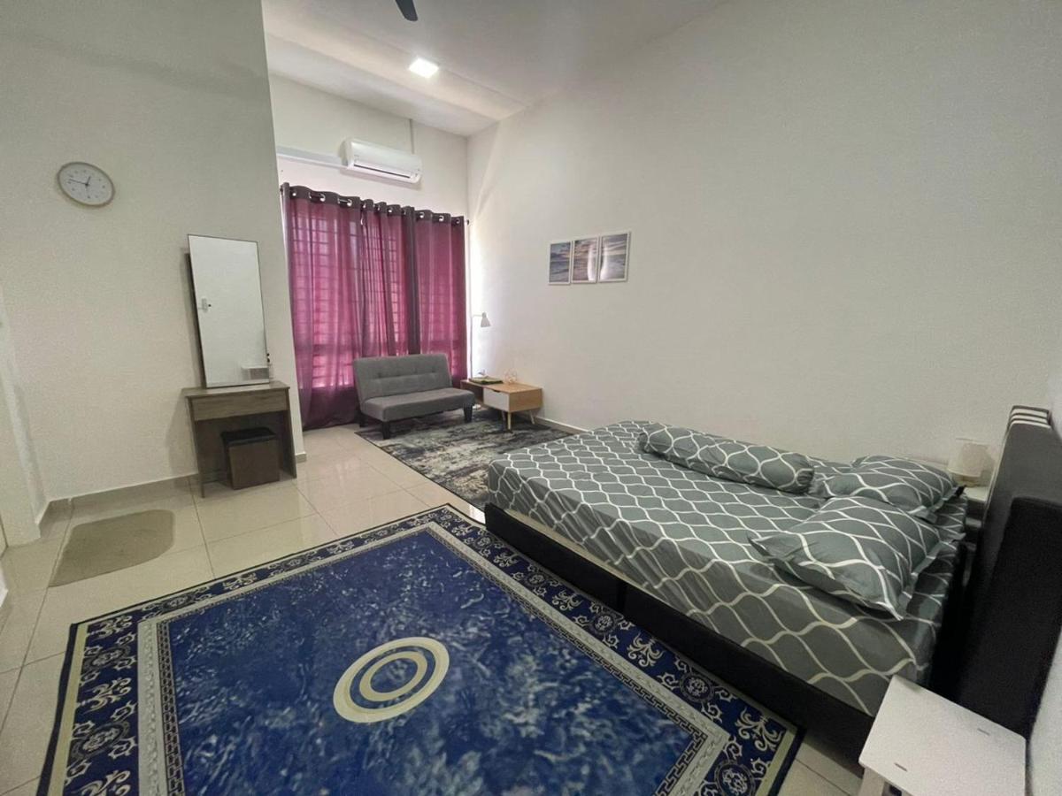 Safiyya Homestay เกอลวง ภายนอก รูปภาพ
