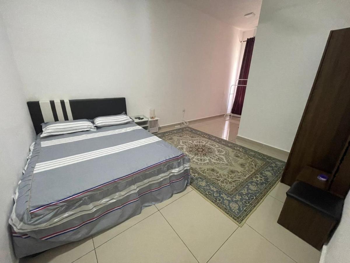 Safiyya Homestay เกอลวง ภายนอก รูปภาพ