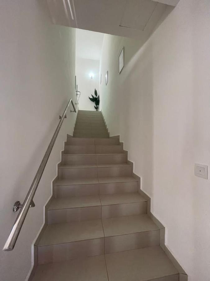 Safiyya Homestay เกอลวง ภายนอก รูปภาพ